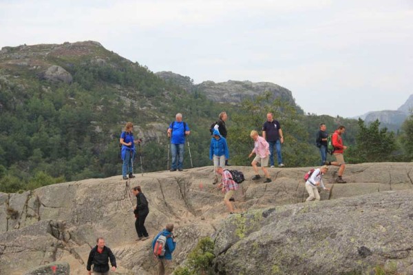 viele Menschen zum Preikestolen