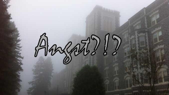 Ein altes Gebäude mit dunklen Tannen drum herum versinkt im Nebel. Darüber das Wort Angst Ein altes Gebäude mit dunklen Tannen drum herum versinkt im Nebel. Darüber das Wort Angst