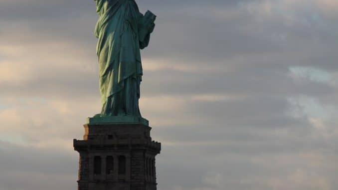 Lady Liberty ist wohl eines der berühmtesten Wahrzeichen der Welt.