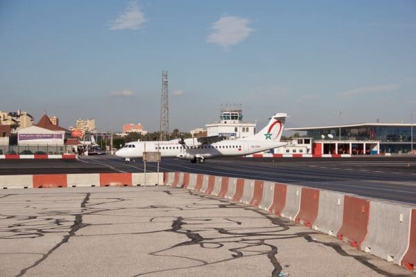 Flugzeug auf dem Rollfeld in Gibraltar