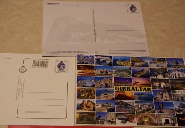 Postkarten von Gibraltar mit einer Briefmarke mit der Queen