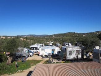 Der Stellplatz "Motorhome Friends Albufeira" nahe Paderne in Portugal