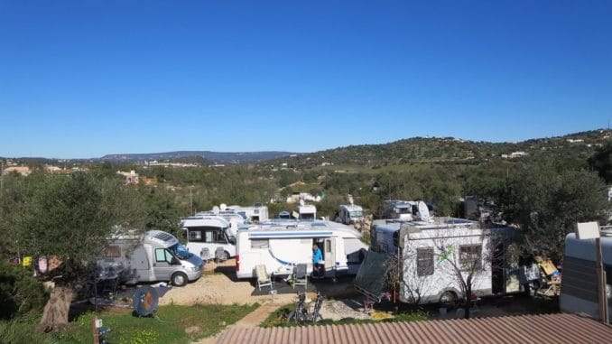 Der Stellplatz "Motorhome Friends Albufeira" nahe Paderne in Portugal